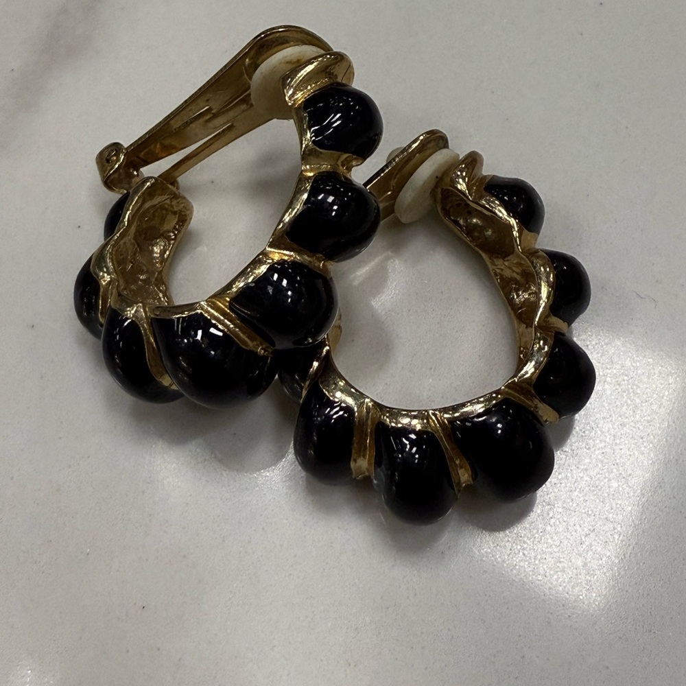 Vintage Chic Black and Gold‎ Earrings